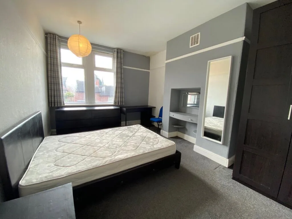 5 bedroom terraced house for rent