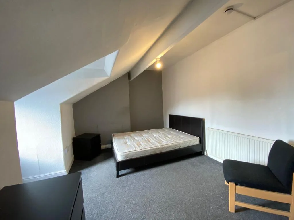 5 bedroom terraced house for rent