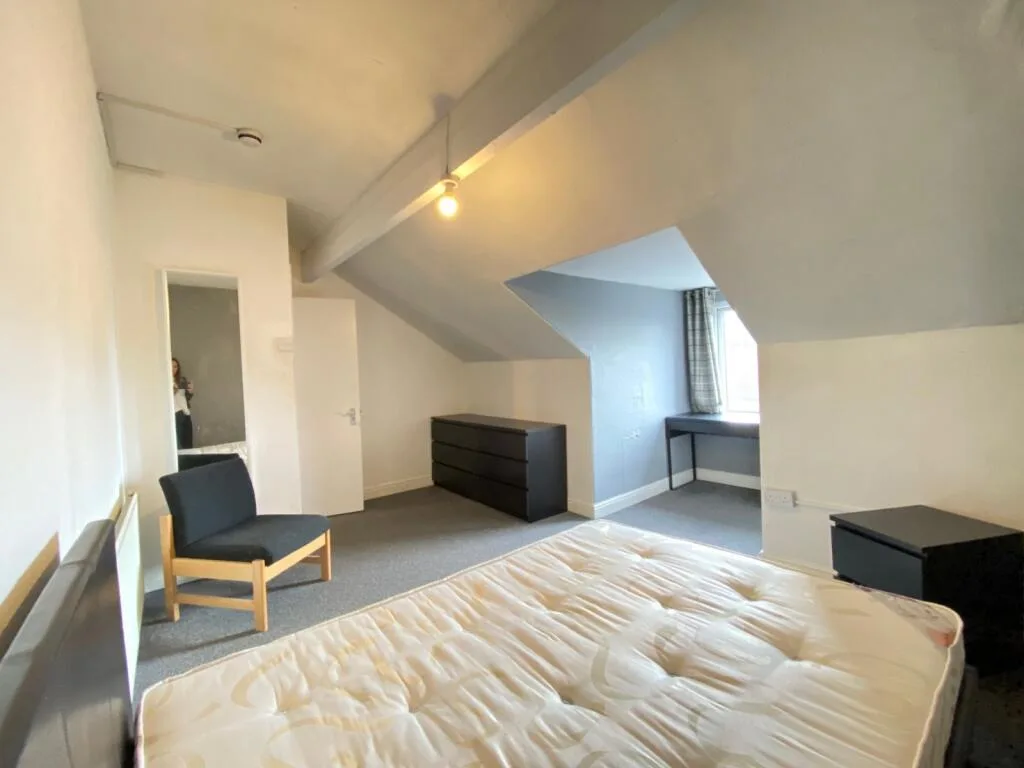 5 bedroom terraced house for rent