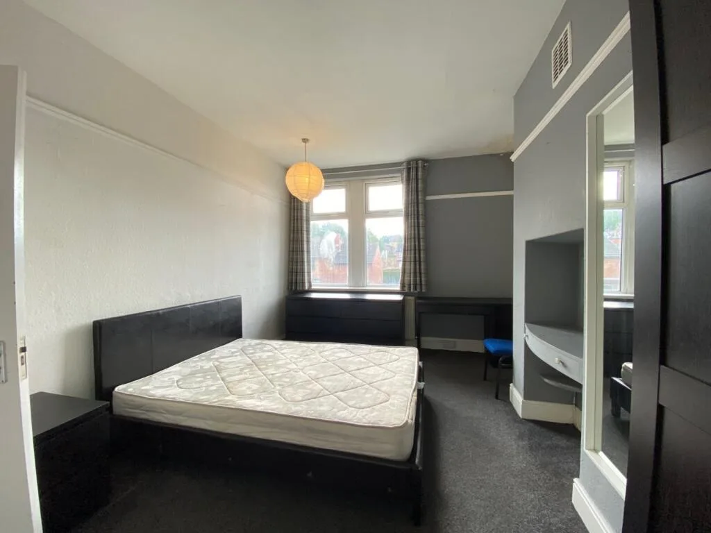 5 bedroom terraced house for rent