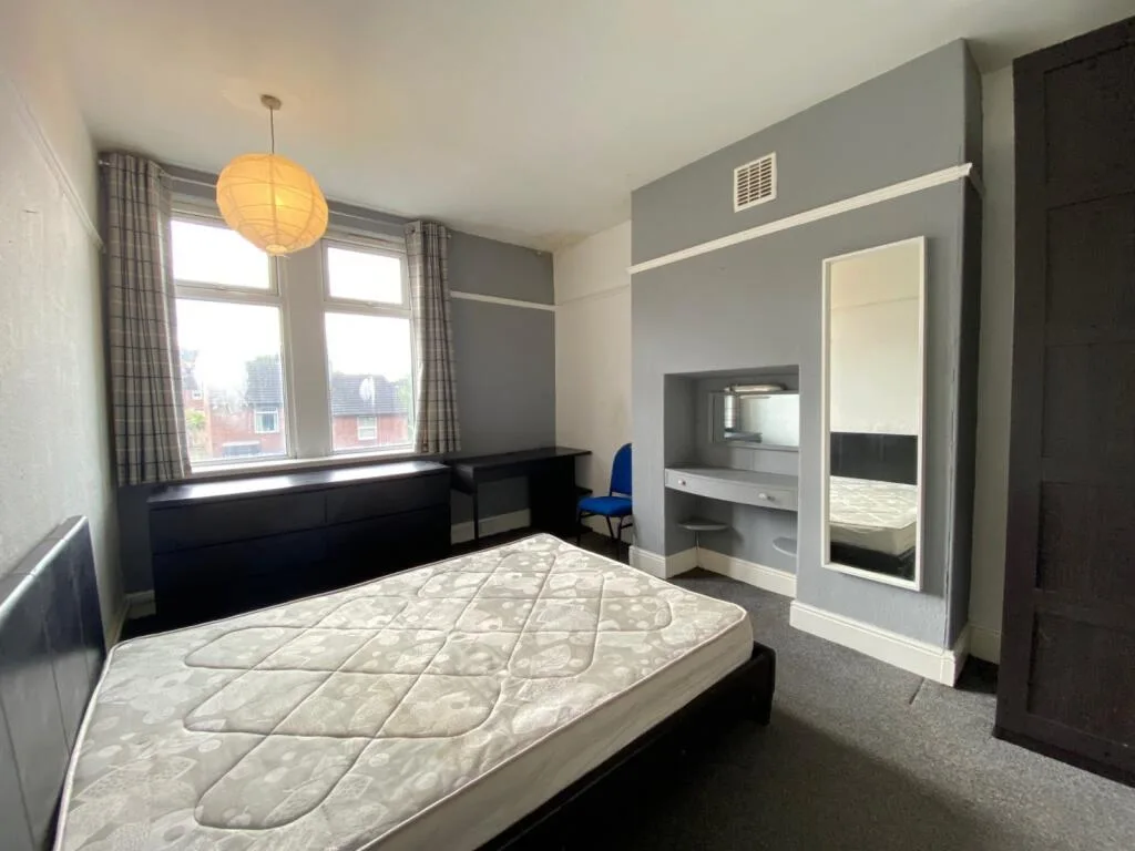 5 bedroom terraced house for rent