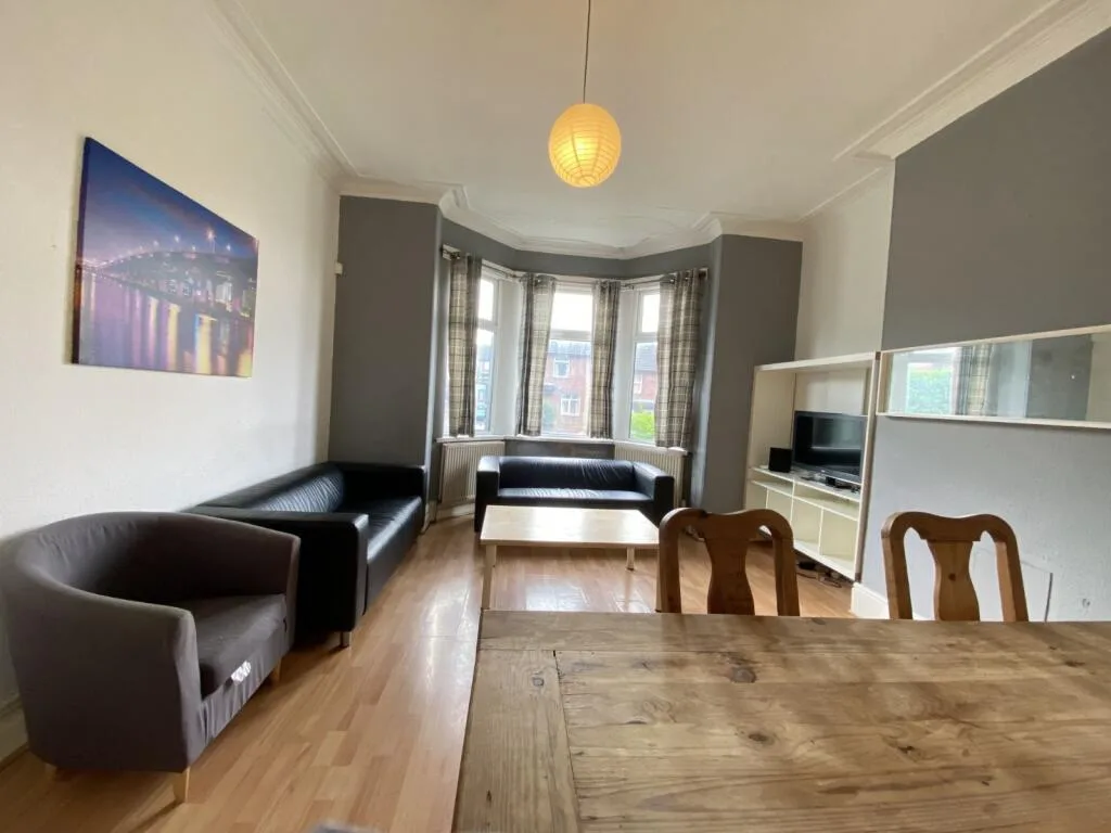 5 bedroom terraced house for rent