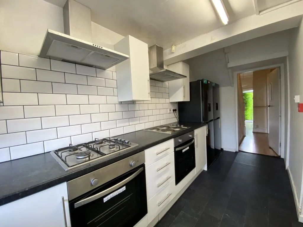 5 bedroom terraced house for rent