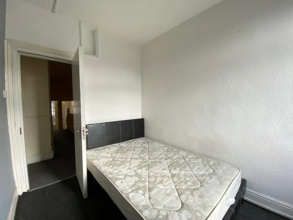 5 bedroom terraced house for rent