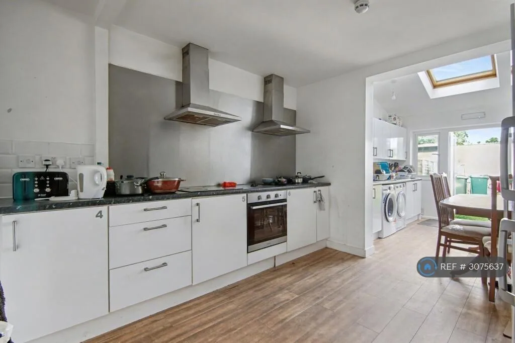 7 bedroom semi-detached house for rent