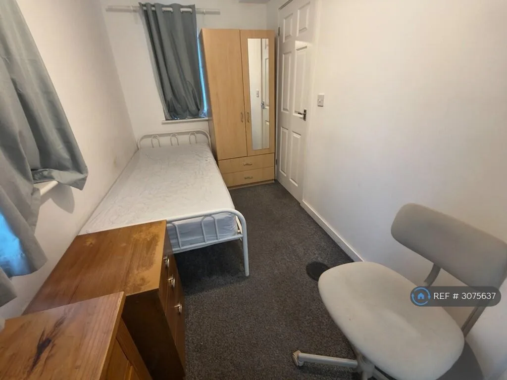 7 bedroom semi-detached house for rent