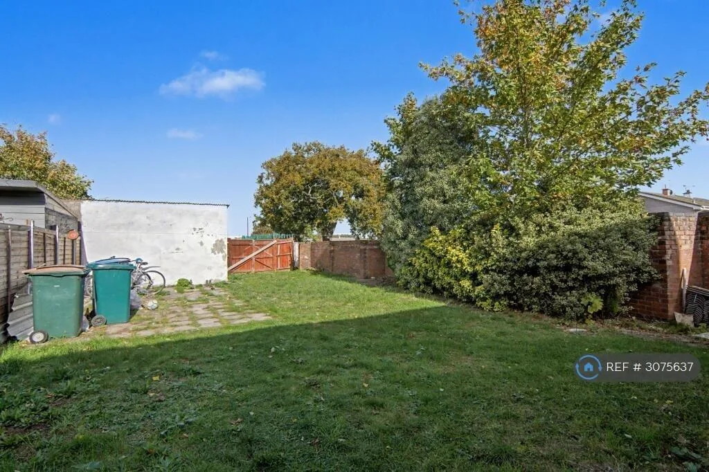7 bedroom semi-detached house for rent