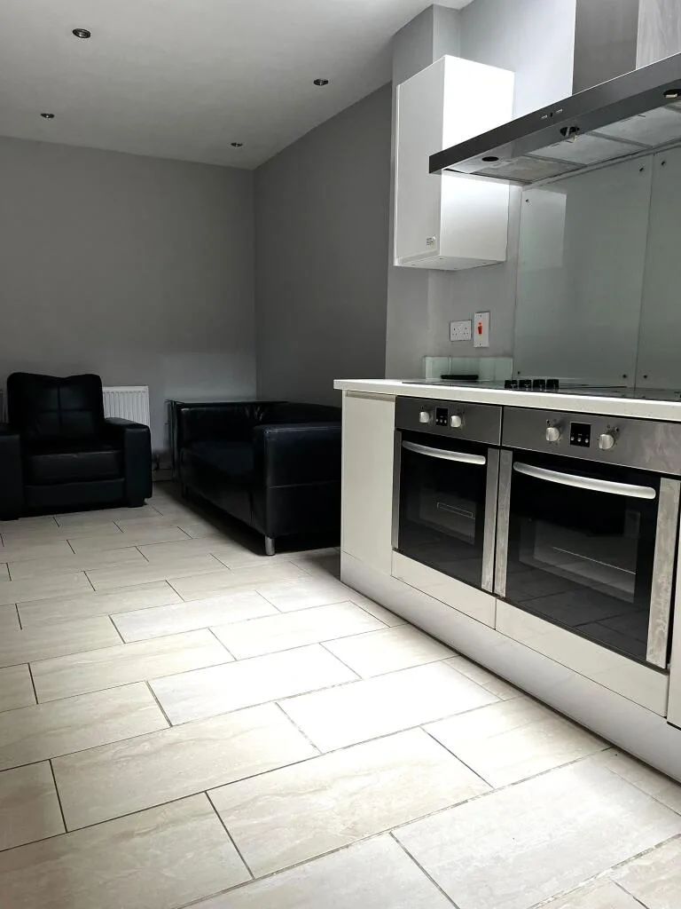 6 bedroom house for rent