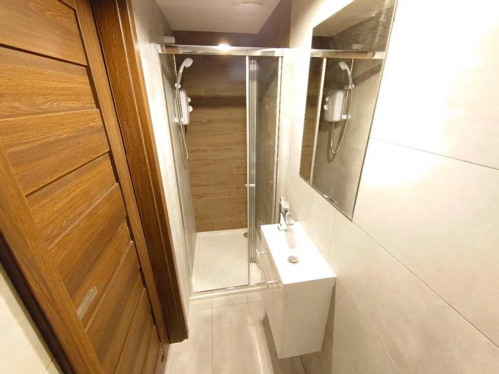 6 bedroom terraced house for rent