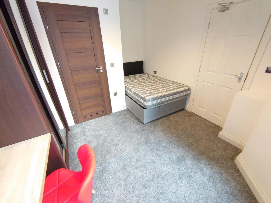 6 bedroom terraced house for rent