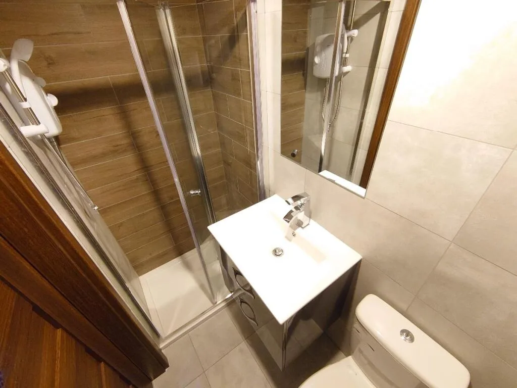 6 bedroom terraced house for rent