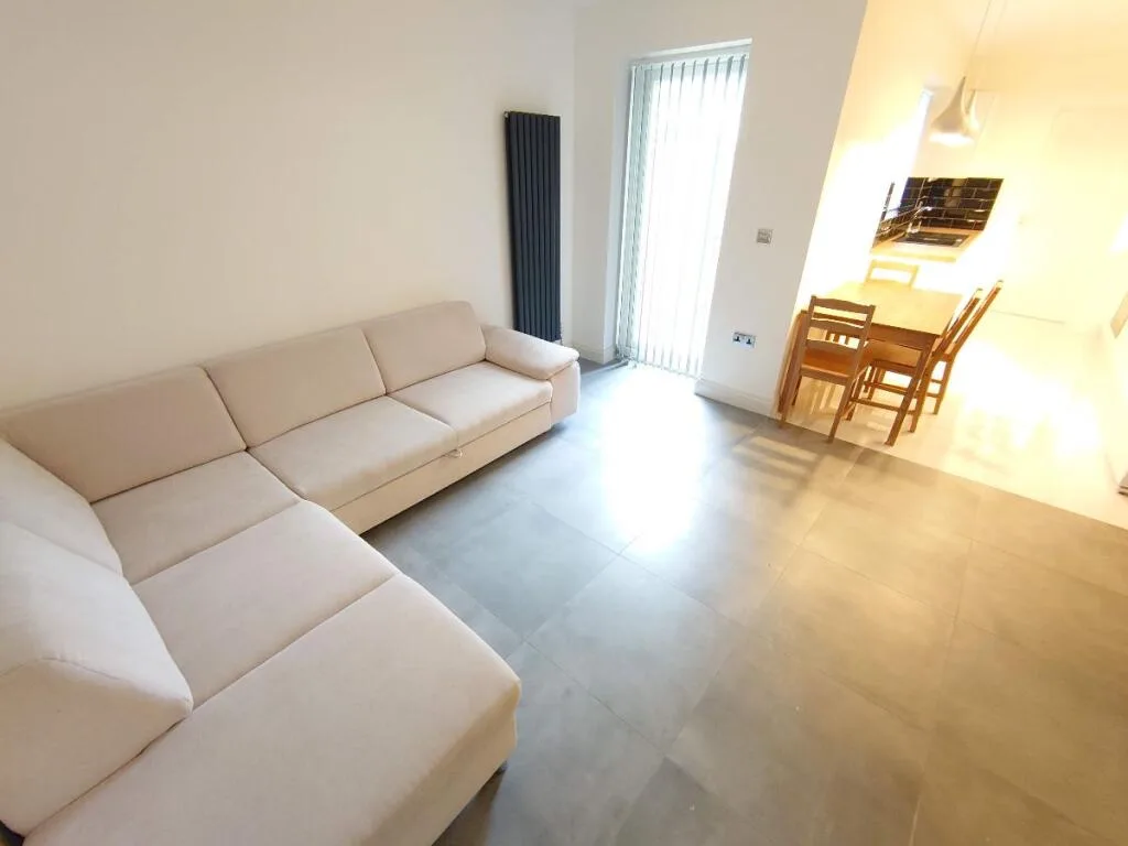 6 bedroom terraced house for rent