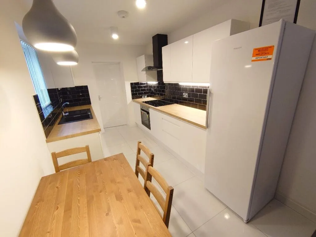 6 bedroom terraced house for rent
