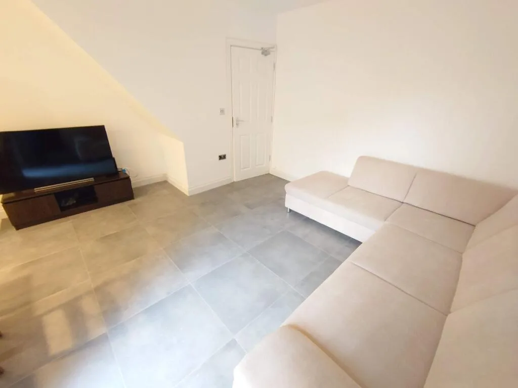 6 bedroom terraced house for rent