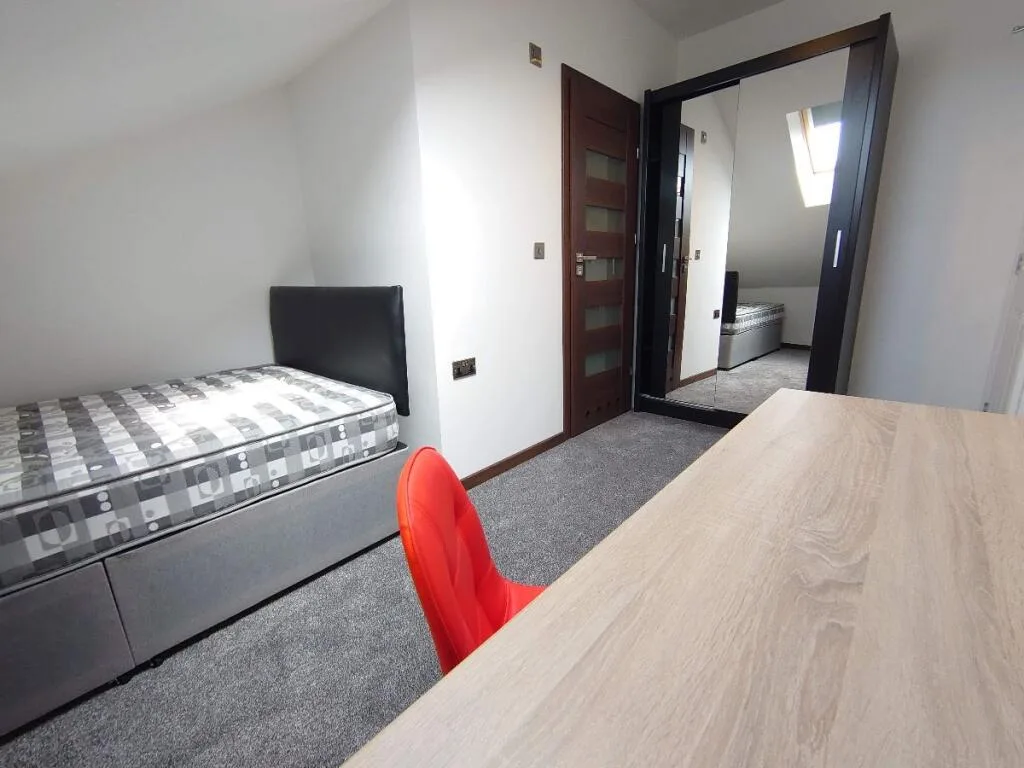 5 bedroom terraced house for rent