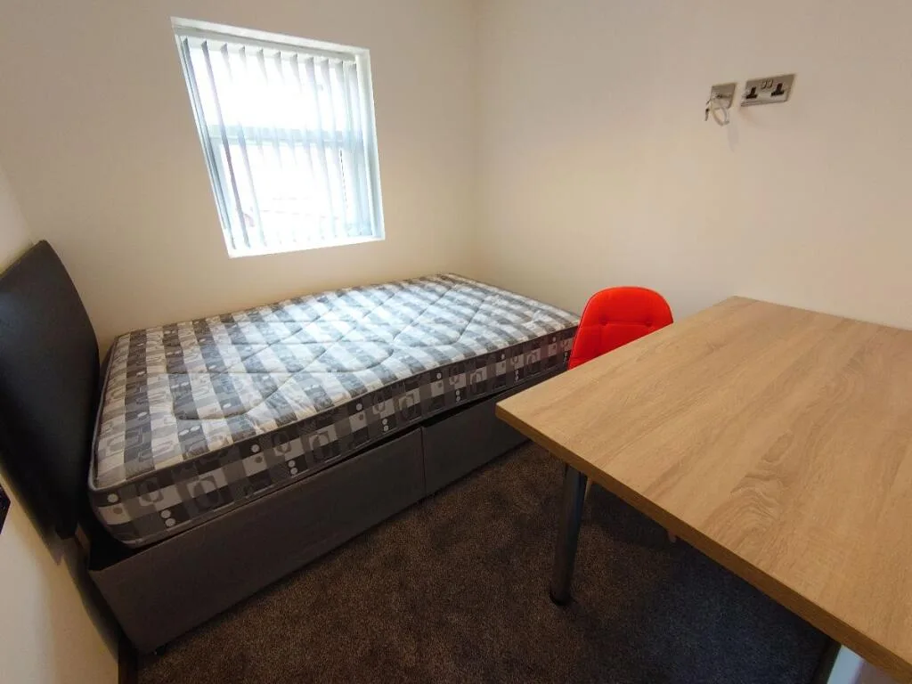 5 bedroom terraced house for rent