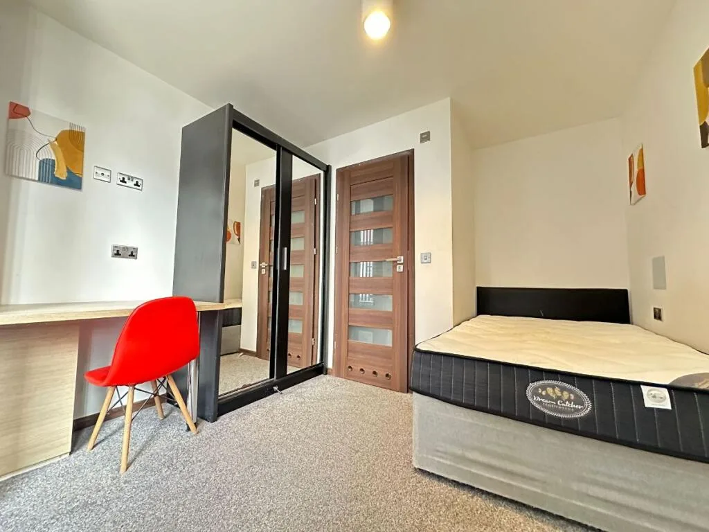 5 bedroom terraced house for rent