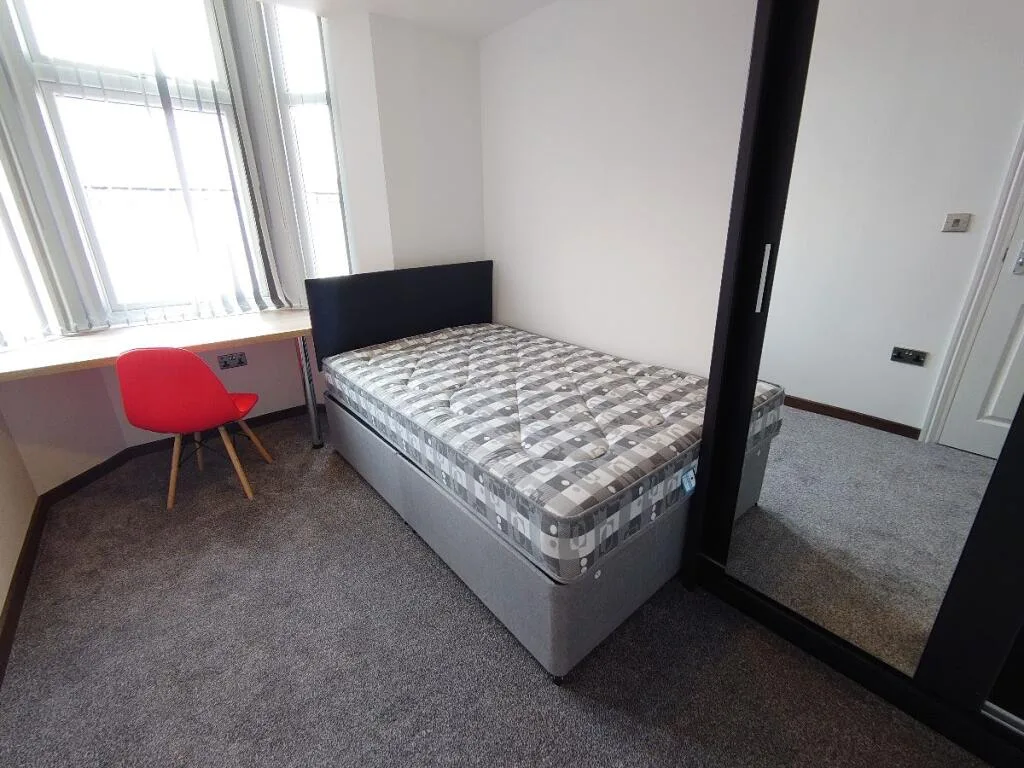 5 bedroom terraced house for rent