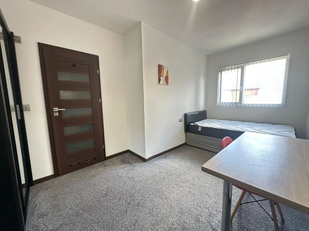 5 bedroom terraced house for rent