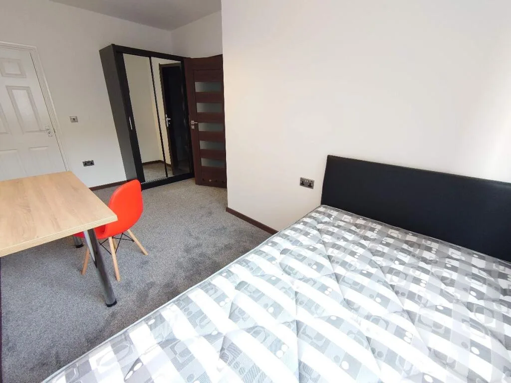 5 bedroom terraced house for rent