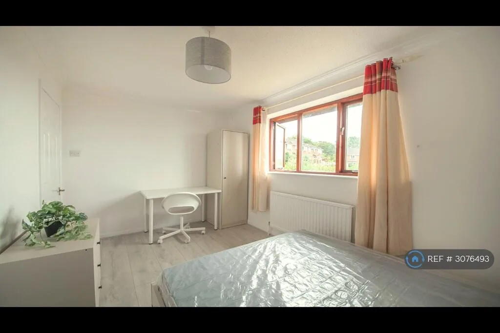 5 bedroom detached house for rent