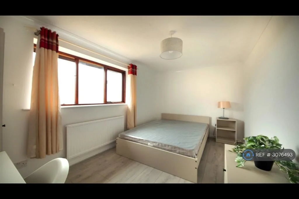 5 bedroom detached house for rent