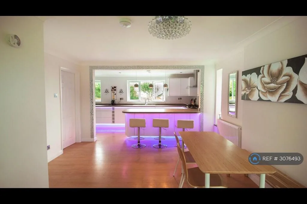 5 bedroom detached house for rent