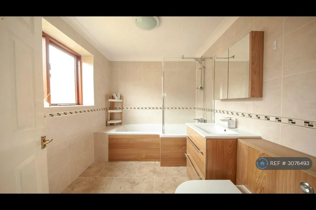 5 bedroom detached house for rent