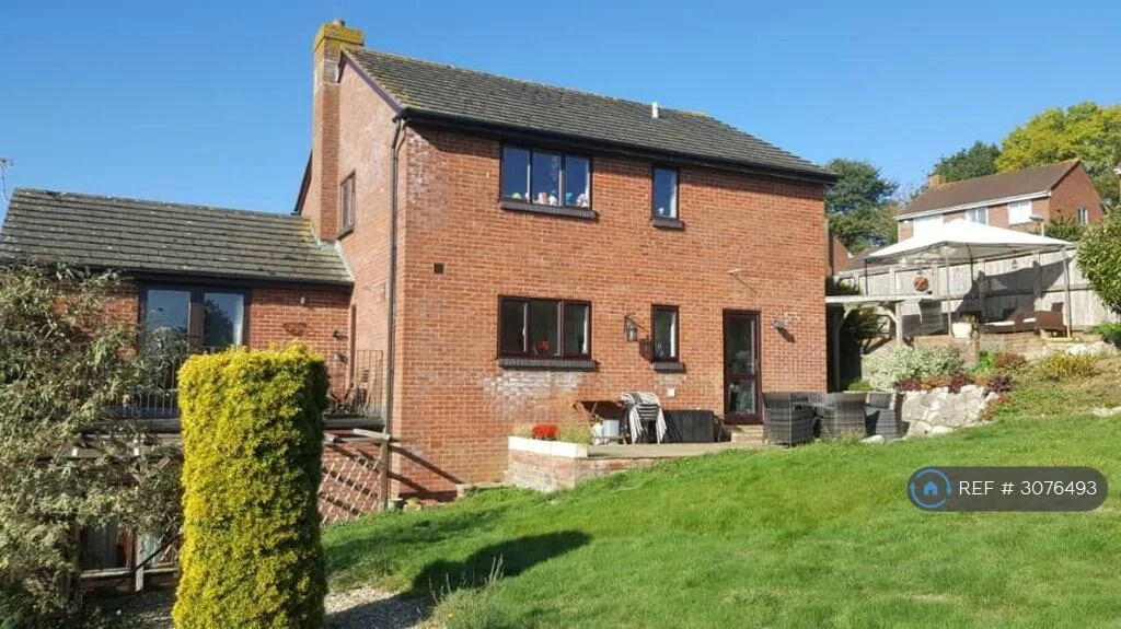 5 bedroom detached house for rent