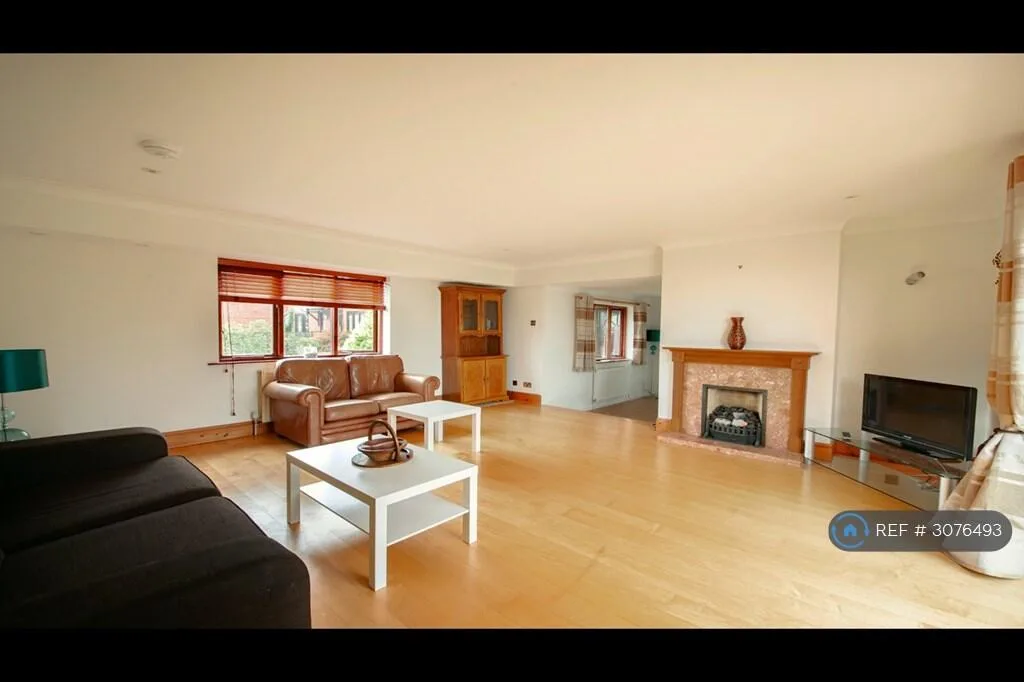 5 bedroom detached house for rent