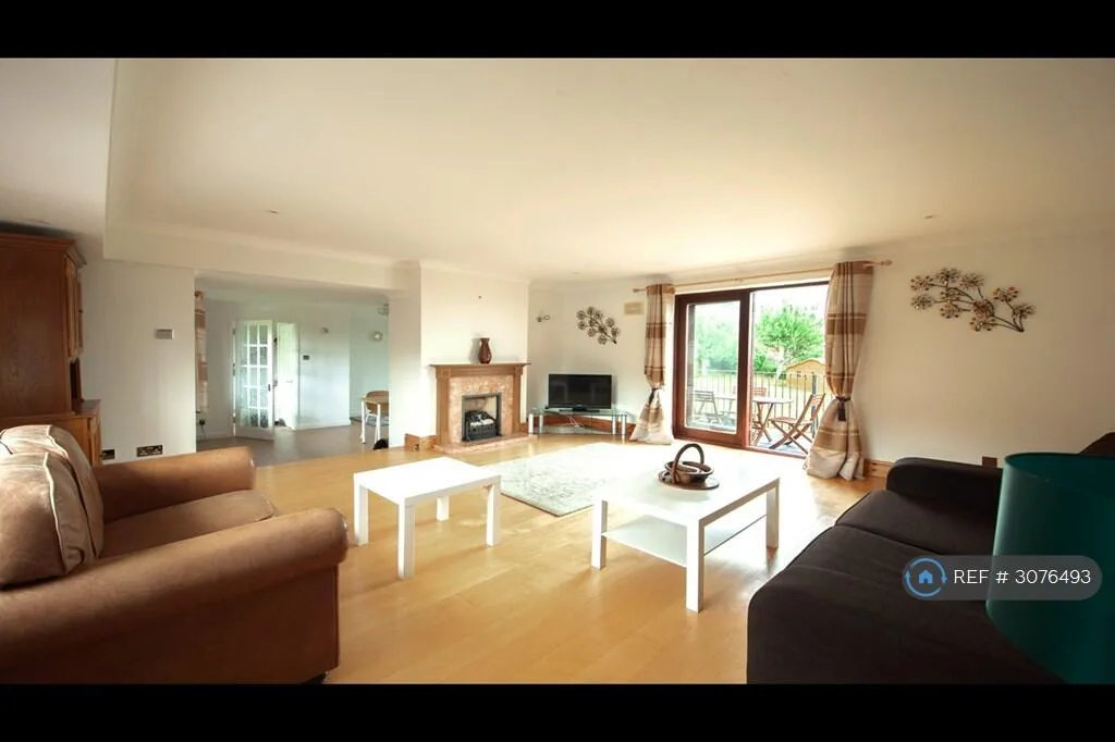 5 bedroom detached house for rent
