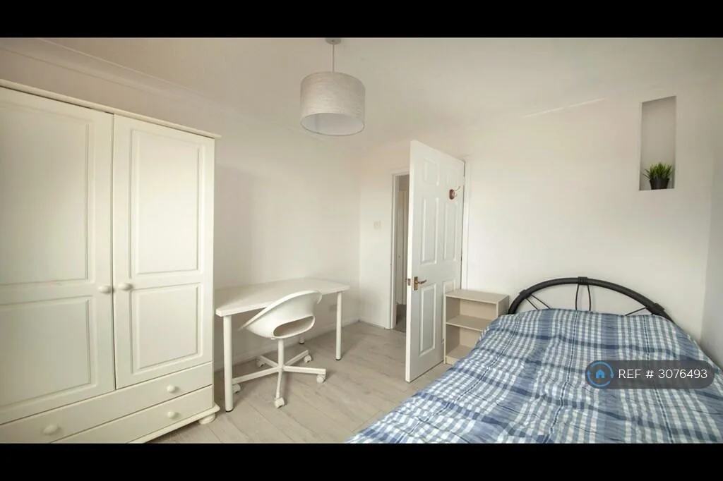 5 bedroom detached house for rent
