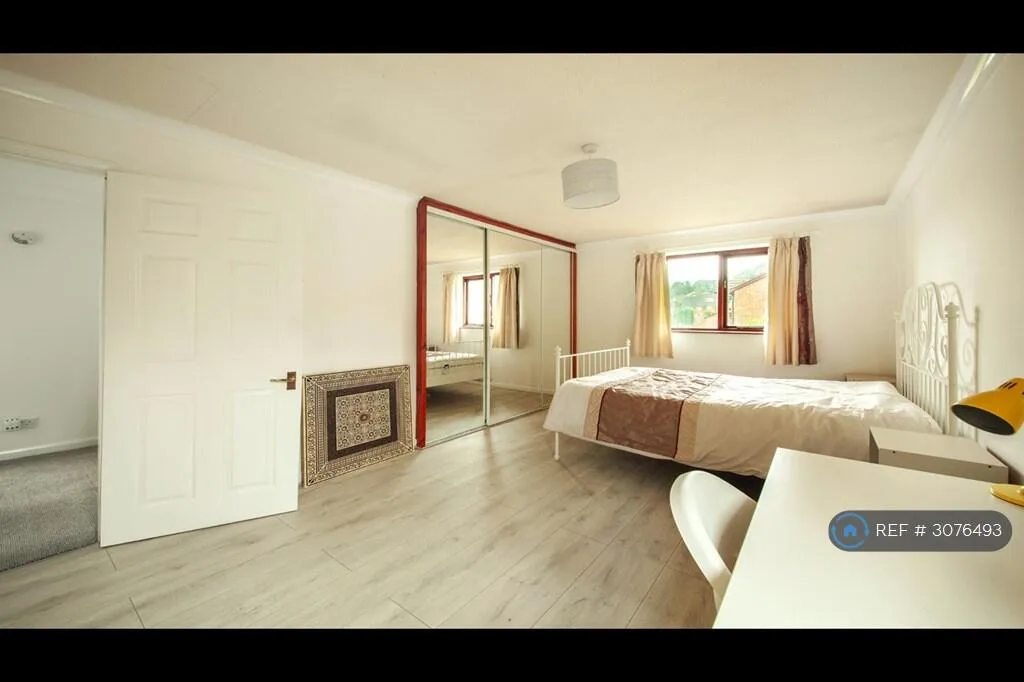 5 bedroom detached house for rent