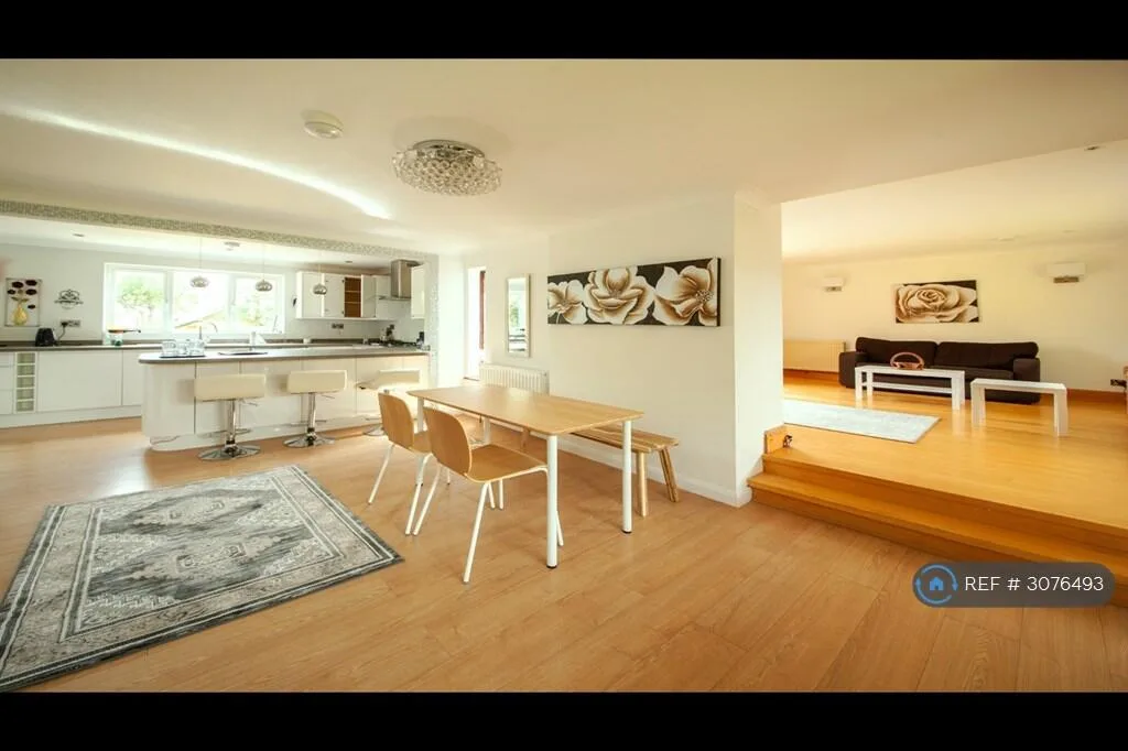 5 bedroom detached house for rent