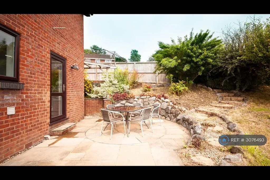 5 bedroom detached house for rent