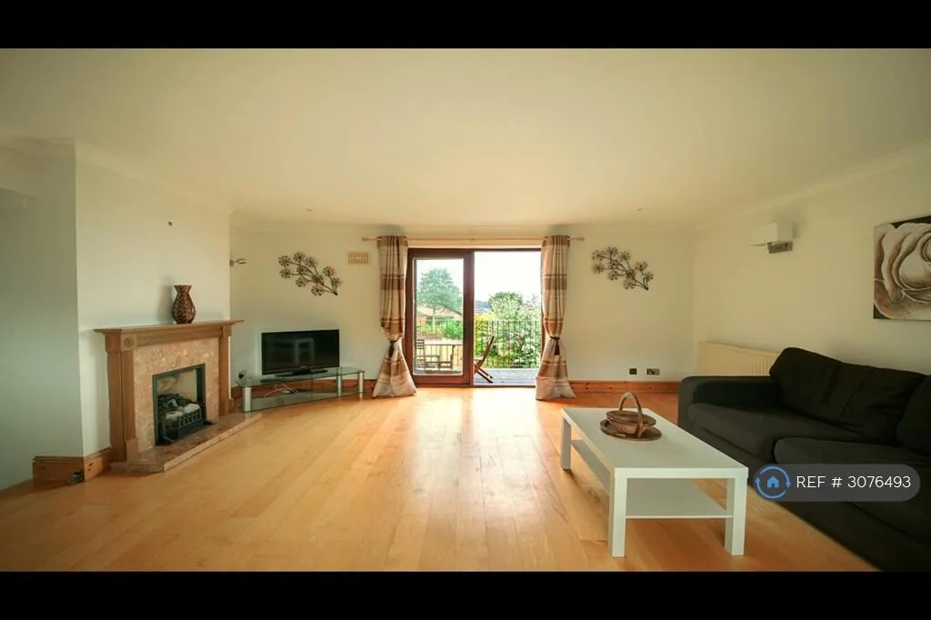 5 bedroom detached house for rent