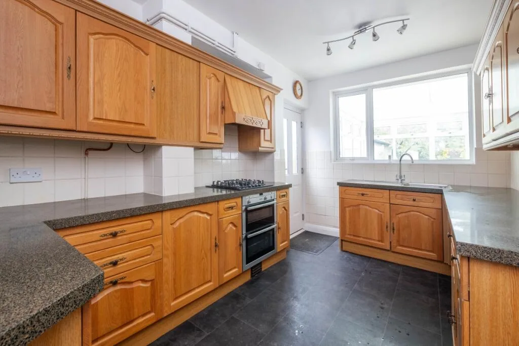 5 bedroom semi-detached house for rent