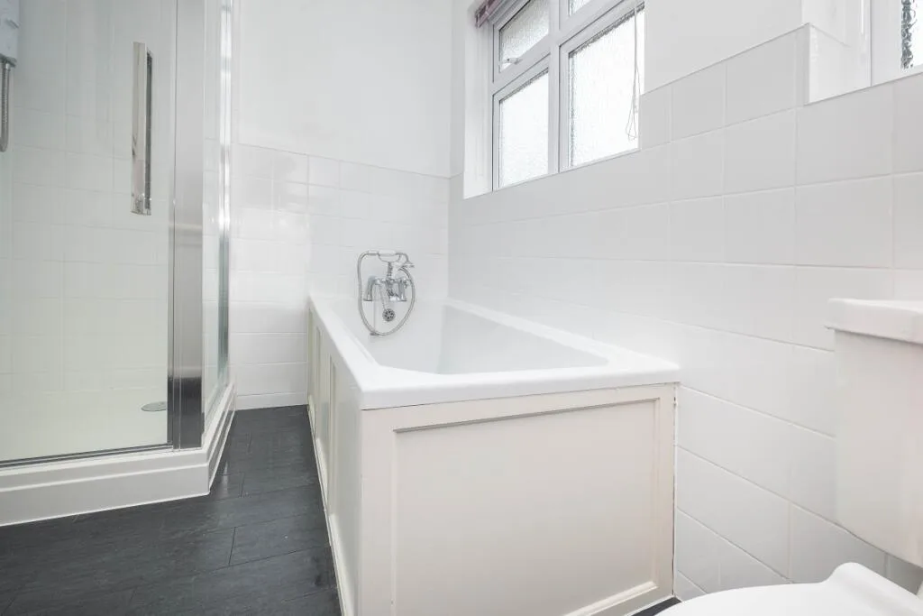 5 bedroom semi-detached house for rent