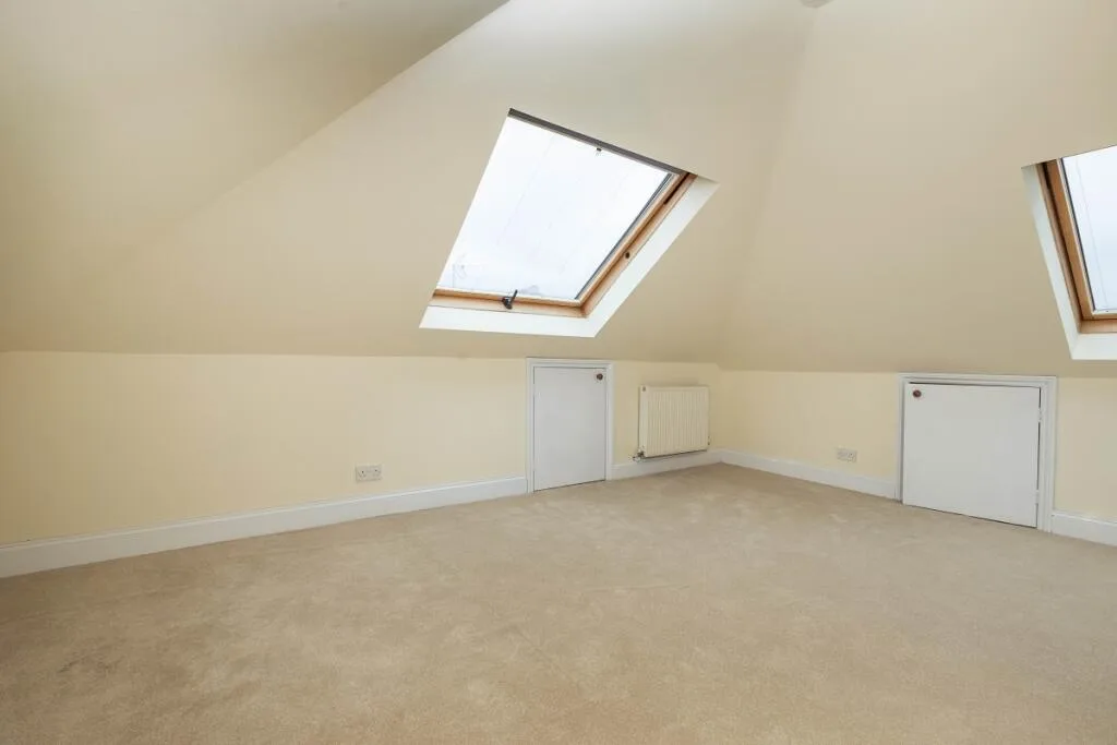 5 bedroom semi-detached house for rent