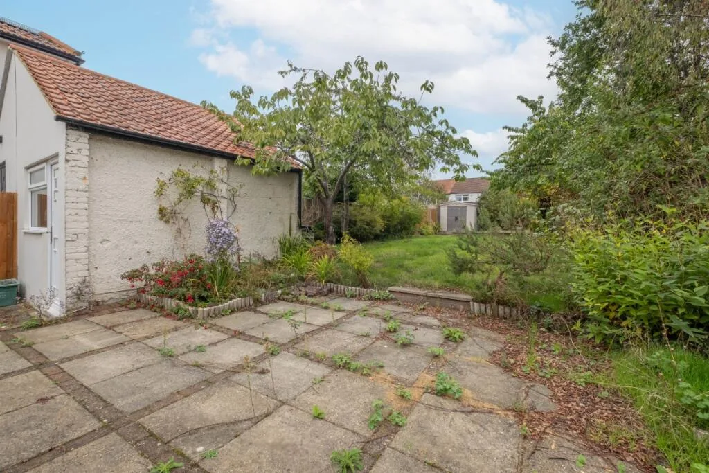 5 bedroom semi-detached house for rent