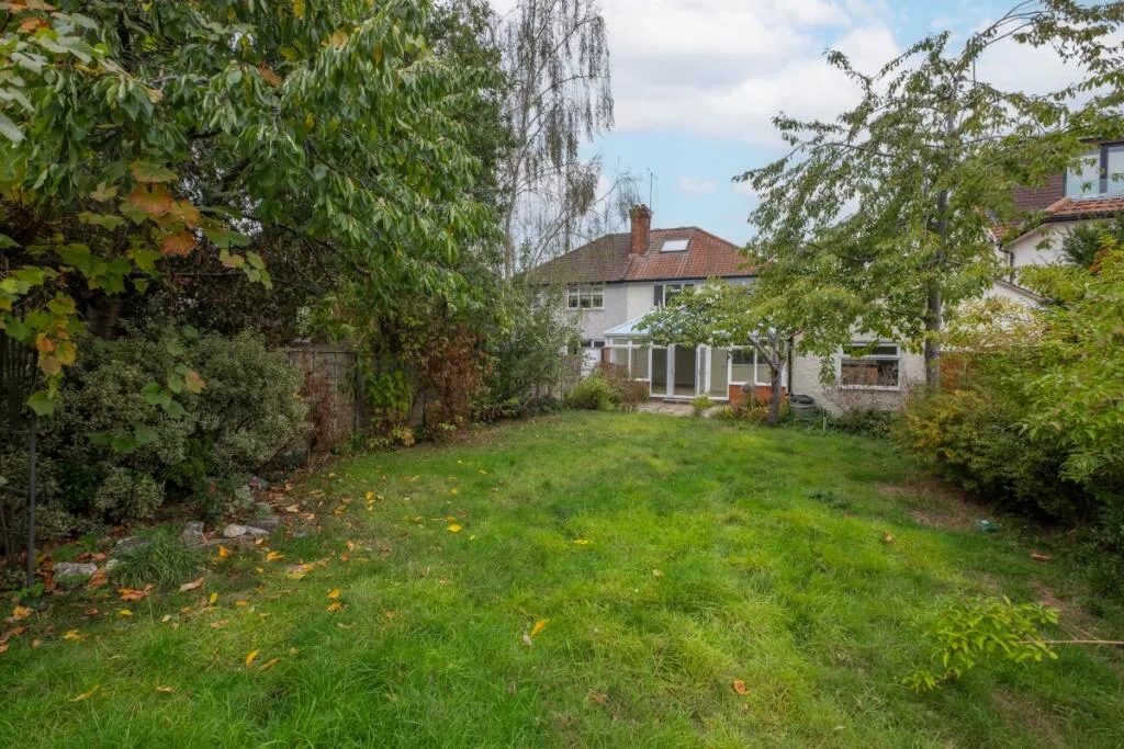 5 bedroom semi-detached house for rent