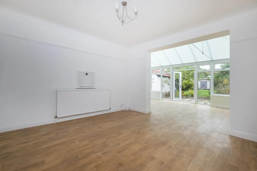 5 bedroom semi-detached house for rent