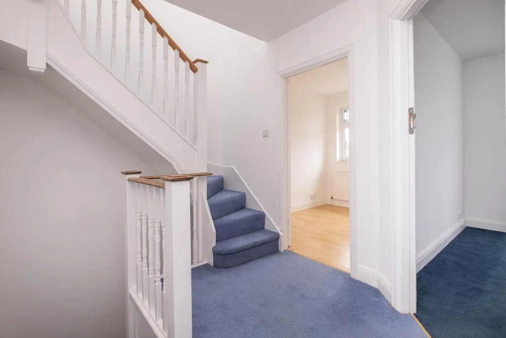 5 bedroom semi-detached house for rent