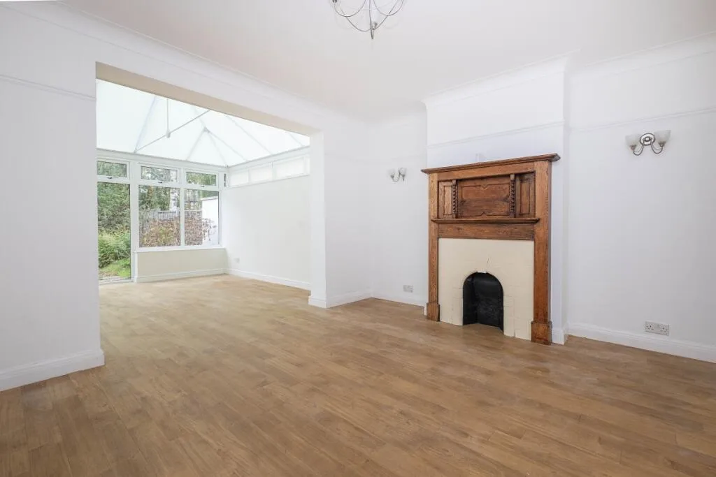 5 bedroom semi-detached house for rent