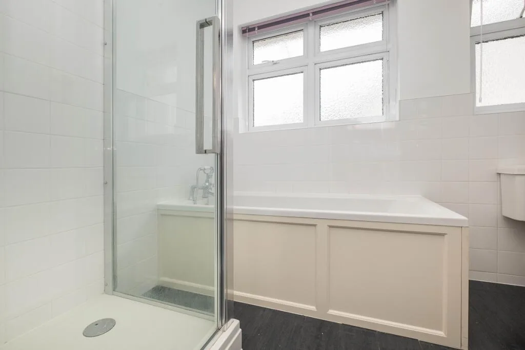 5 bedroom semi-detached house for rent