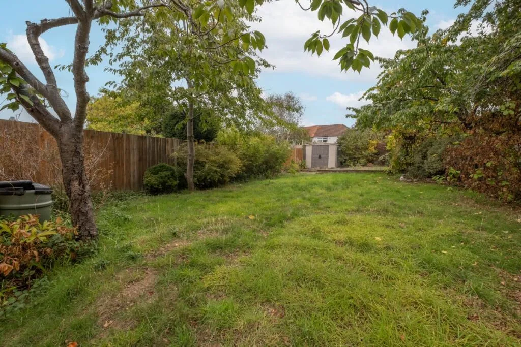 5 bedroom semi-detached house for rent