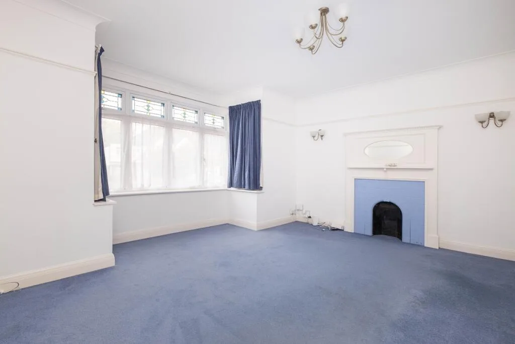5 bedroom semi-detached house for rent