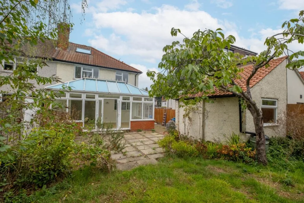 5 bedroom semi-detached house for rent