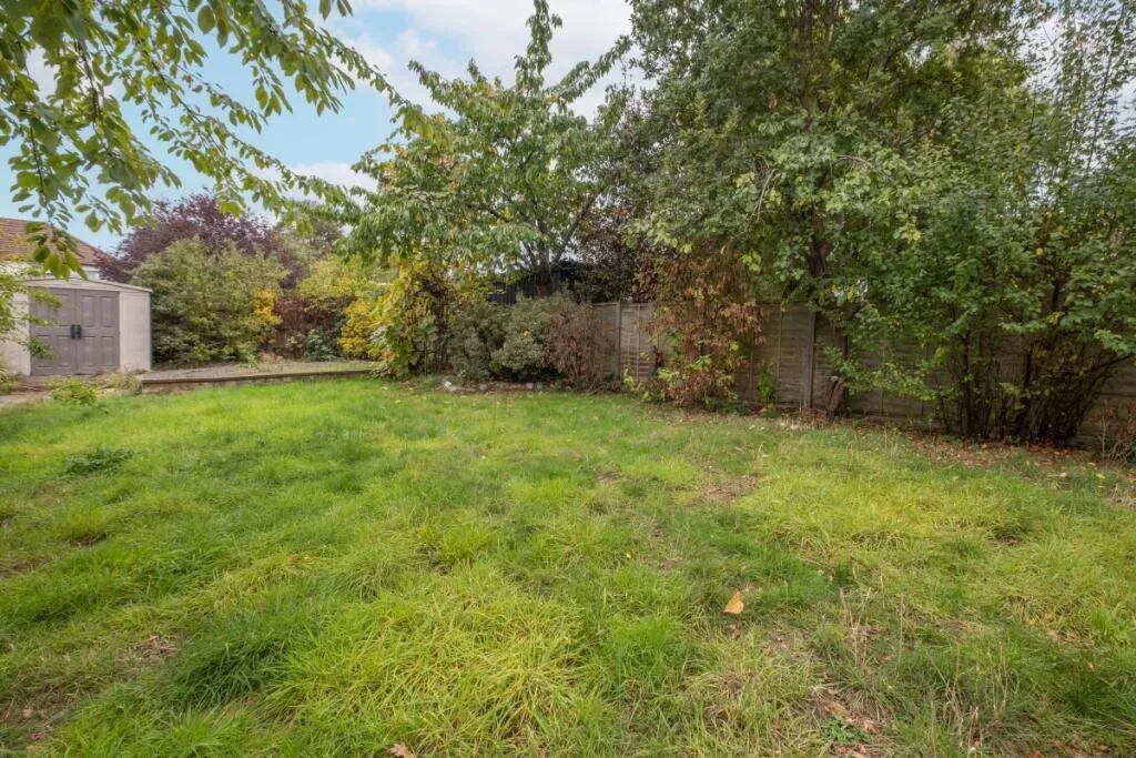 5 bedroom semi-detached house for rent