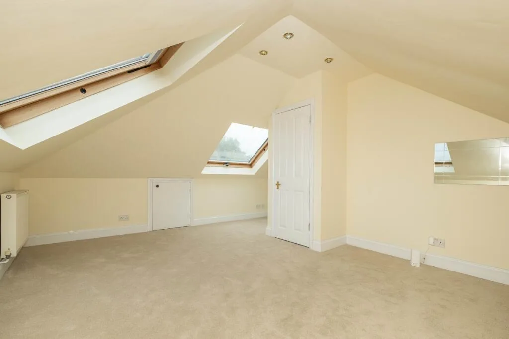 5 bedroom semi-detached house for rent
